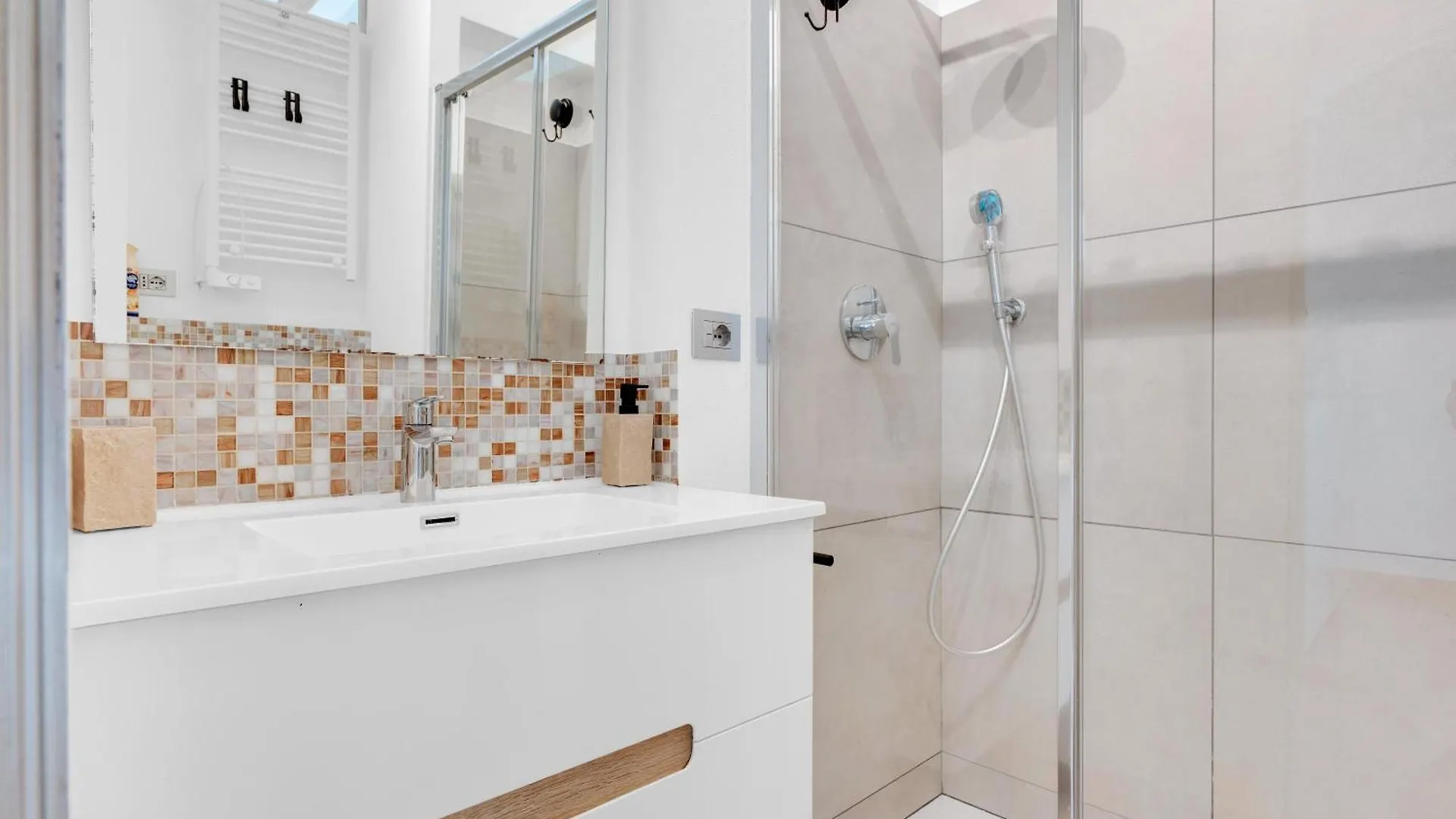 Navigli Modern Apartment In Design District Milan 0*,