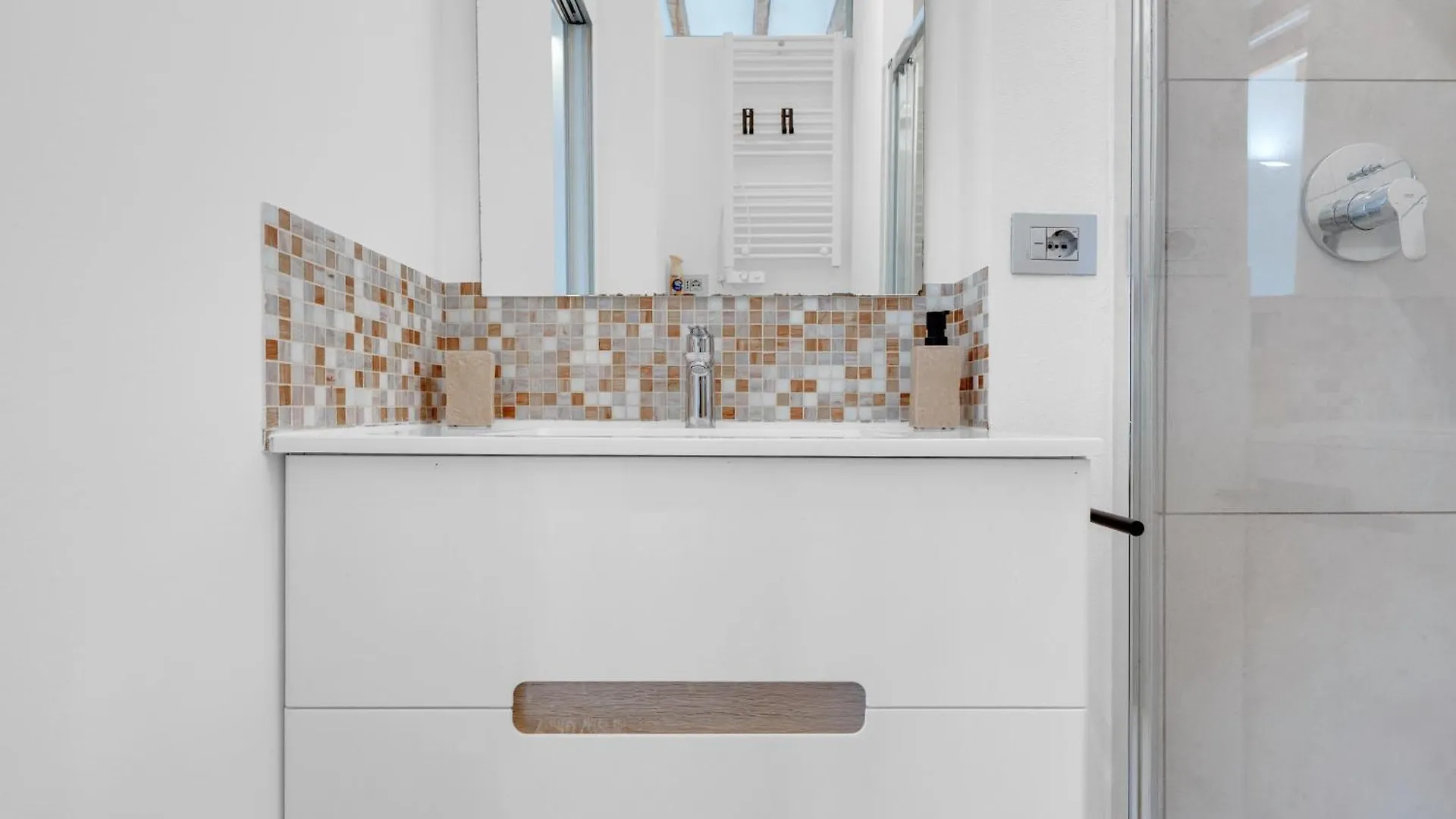 Navigli Modern Apartment In Design District Milan Italy